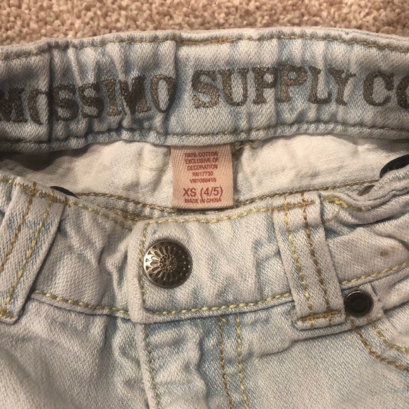 Toddler Mossimo Supply girls denim shorts - Picture 3 of 3